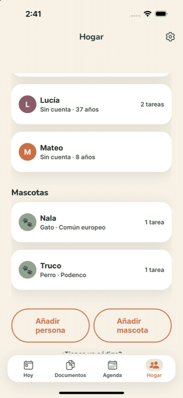 Los miembros del hogar: tres personas y dos mascotas, Nala la gata y Truco el perro, cada uno con sus tareas.